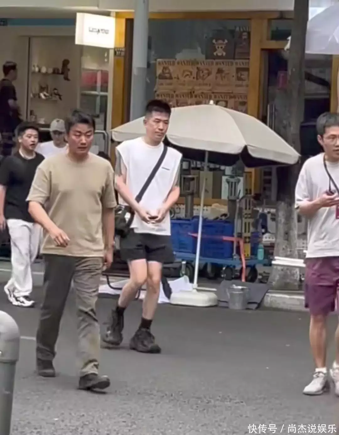 突然翻红的艺人_资本旧瓶装新酒_他们都是怎么扒出明星黑料的,