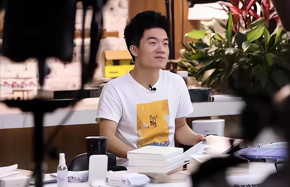 八卦网红卖东西-_网红带货直播_农产品直播带货